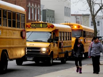 Unas 7,700   líneas de autobuses escolares  reanudarán su servicio  tras una huelga de choferes que se prolongó por un mes.
