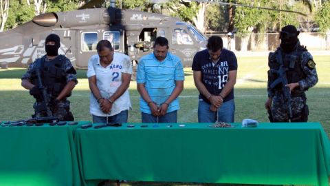 Presuntos integrantes del cartel de Jalisco Nueva Generación fueron detenidos y presentados la víspera, por elementos de la Policía del Estado de Jalisco en el municipio de Casimiro Castillo, ubicado en la Región Costa Sur de Jalisco.