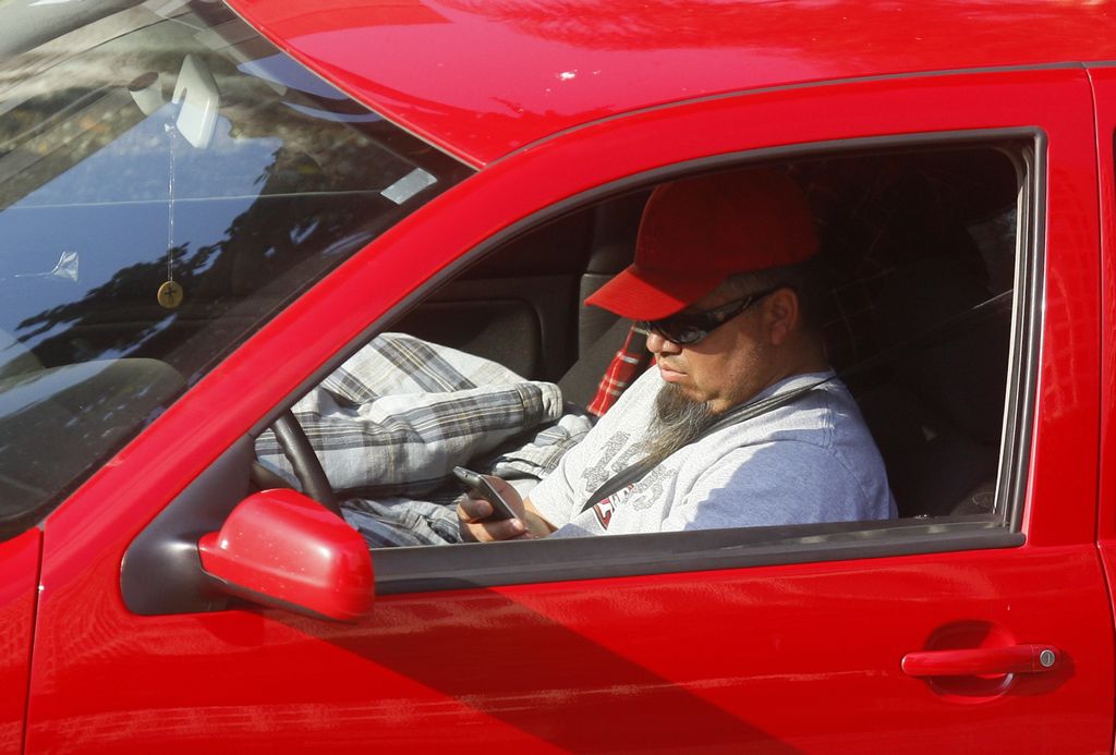 Las autoridades aseguran que mientras se "textea" los conductores apartan la vista de la vía un promedio de 4.6 segundos.