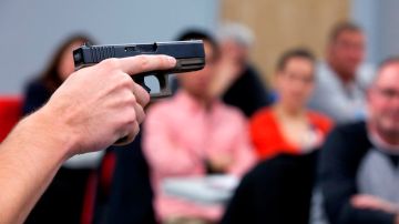 Este interés por aprender a usar armas de fuego en las escuelas aumentó a raíz de la masacre ocurrida en la primaria Sandy Hook donde 26 personas fueron asesinadas.