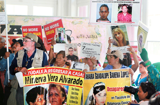 Familiares de los desaparecidos protestan por el mal manejo de los casos por parte del Gobierno mexicano.