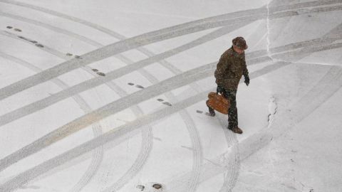 EEUU: Tormenta de nieve cubre planicies del centro desde Colorado hasta Illinois.