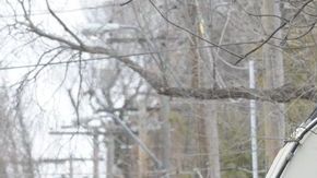 Equipos de búsqueda hallan un cadáver entre los escombros de la explosión de ayer en Kansas City, Missouri.