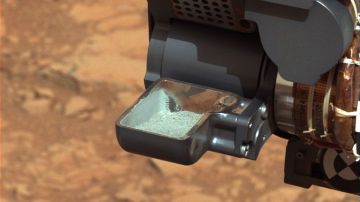 La Sonda Curiosity prepara prueba a polvo extraído de un proceso de perforación en el planeta Marte.