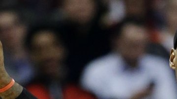 LeBron James consiguió 26 puntos y recuperó 12 rebotes