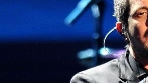 Sanz, quien tiene tres nominaciones y cantará su nuevo éxito "Mi marciana", recibirá el Premio a la Excelencia Musical.