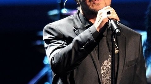 Sanz, quien tiene tres nominaciones y cantará su nuevo éxito "Mi marciana", recibirá el Premio a la Excelencia Musical.