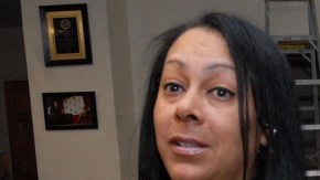Cecilia Reyes (izq.), madre de Noel Polanco quien aparece junto a su hija, Amanda Reyes dio los primeros pasos para el reclamo civil contra la Ciudad y el detective Hassan Hamdy, quien disparó mortalmente contra el joven de 22 años.