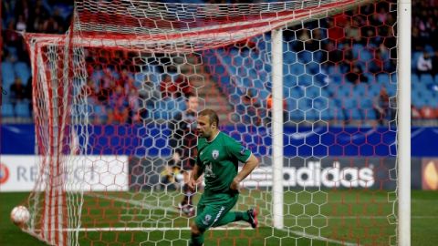 Gokdeniz Karadeniz, del Rubin Kazán, festeja una de las anotaciones sobre la portería del Atlético de Madrid.