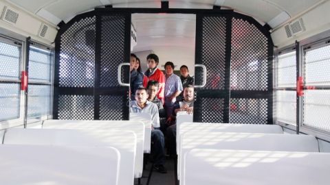 Un reporte del programa Trac indica que ICE ha expulsado del país a cientos de ciudadanos y residentes permanentes.