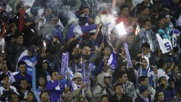 Los aficionados en el partido entre Corinthians y San José lanzaron una bengala que mató a un joven aficionado.