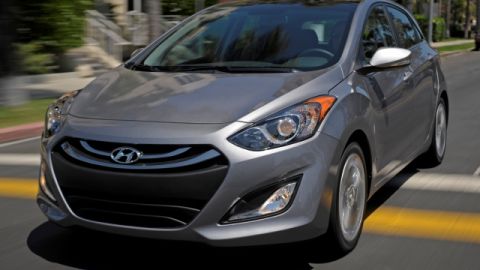 EL fabricante coreano vuelve a sorprender con el nuevo Hyundai Elantra GT.