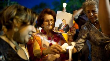 Cientos de pro chavistas realizaron este viernes una velada de oración por la salud del presidente Hugo Chávez.