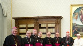 Los cardenales no podrán entrar al Cónclave con el teléfono celular.