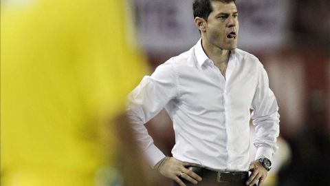 Gabriel Schurrer dimitió ayer como entrenador del Argentinos Juniors, y ahora buscan a Maradona para sustituirlo.