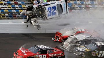 Un total de 15 espectadores resultaron heridos tras choque múltiple en Daytona durante la Nationwide Series de Nascar.
