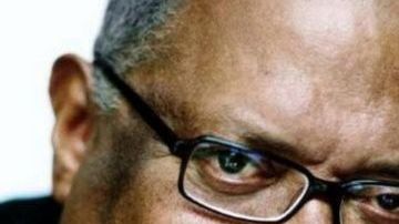 El cantante cubano Pablo Milanés anuncia su regreso a los escenarios cuando cumple 70 años.