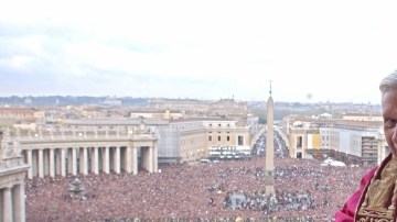 Las especulaciones en torno a la renuncia de Benedicto XVI siguen creciendo a medida que llega la fecha en que dejará el cargo. Ratzinger fue el Papa número 265 de la Iglesia Católica.