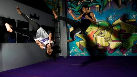 Las sorprendentes acrobacias generalmente se desarrollan en las calles. Y además de Bushwick, esta disciplina  tiene sus seguidores en Inwood y Washington Heights.