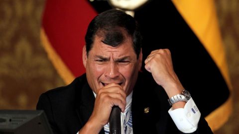 Correa critica a medios e ironiza con una nueva reelección en Ecuador.