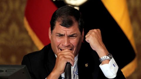 Correa critica a medios e ironiza con una nueva reelección en Ecuador.