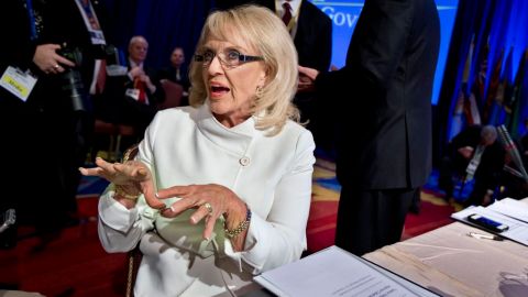 Gobernadores de los dos partidos afirmaron hoy que los recortes amenazan los avances en Estados Unidos. En la foto, Jan Brewer, gobernadora de Arizona.