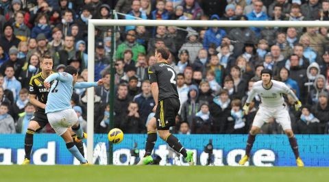 El gol de la tranquilidad para el Manchester City lo hizo el argentino Carlos Tévez.