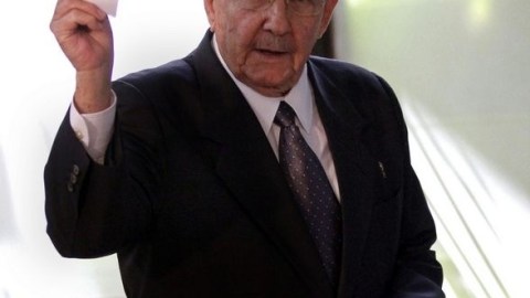 El presidente de Cuba es electo para otro periodo de cinco años frente al Gobierno.