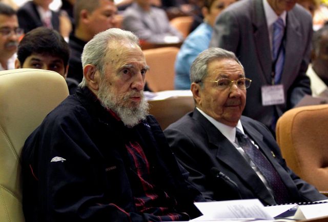 Fidel Castro reapareció en la sesión de la Asamblea Nacional del Poder Popular, junto a su hermano el presidente Raúl Castro.