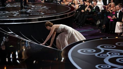 El tropezón de Jennifer Lawrence es lo más comentado hoy.