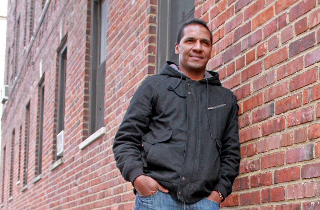 Carlos Llamosa se salvó del ataque terrorista en el WTC y tras una vertiginosa carrera en el fútbol, es ahora el nuevo asistente técnico del Cosmos de Nueva York.