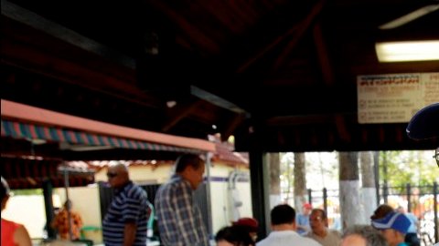 Alberto Faustino, exiliado en Miami, afirma que no reconocería a Díaz-Canel como presidente legítimo.