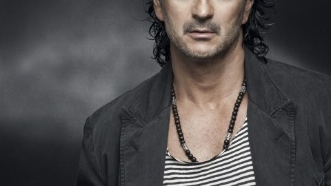 Ricardo Arjona estará hoy en Arizona.
