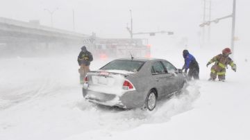 En Amarillo, Texas, la Guardia Nacional  respondió ayer a las llamadas de emergencia para ayudar a los automovilistas varados luego de que varias carreteras resultaran intransitables.