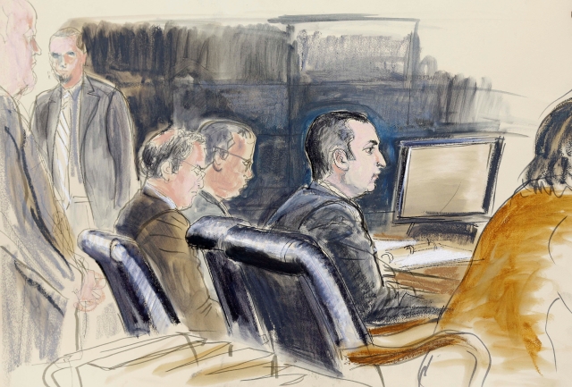 En el boceto de la corte, aparece Gilberto Valle durante la primera audiencia del juicio que se le sigue por, supuestamente, planear  secuestrar  y comer mujeres.