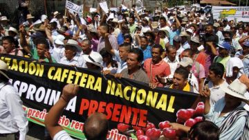 Campesinos participan en una protesta, en Quinchia, departamento de Risaralda.