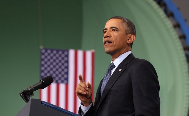 Obama durante una visita a un centro naval de Newport News (Virginia) que provee de buques y submarinos a la Armada estadounidense.