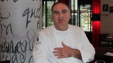El cocinero español José Andrés ha inaugurado recientemente una coctelería en Washington.