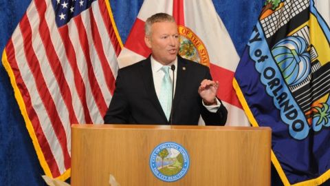 El alcalde de Orlando, Buddy Dyer, durante su discurso del Estado de la Ciudad.