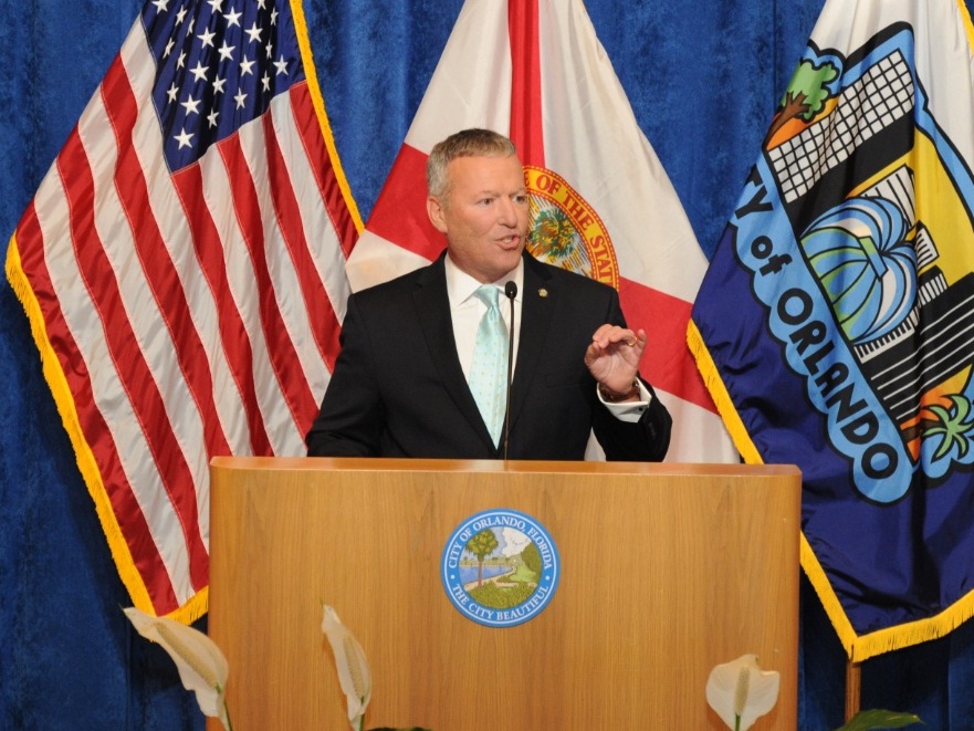 El alcalde de Orlando, Buddy Dyer, durante su discurso del Estado de la Ciudad.