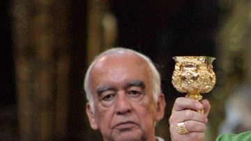 El cardenal Norberto Rivera oficia misa en la Catedral Metropolitana del Distrito Federal.