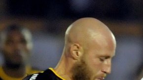 Aficionados causaron destrozos durante el juego entre Peñarol y Vélez Sarsfield