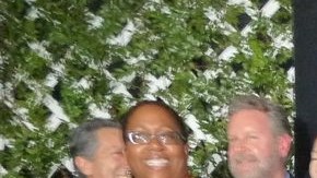 George López (segundo a la derecha, en segunda fila) con algunos de los artistas que protagonizarán el Playboy Jazz Festival 2013, en el Hollywood Bowl de Los Ángeles