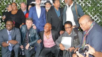 George López (segundo a la derecha, en segunda fila) con algunos de los artistas que protagonizarán el Playboy Jazz Festival 2013, en el Hollywood Bowl de Los Ángeles