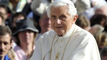 Benedicto XVI deja hoy la silla de San Pedro tras  un pontificado de casi ocho años para irse a su residencia fuera del Vaticano.