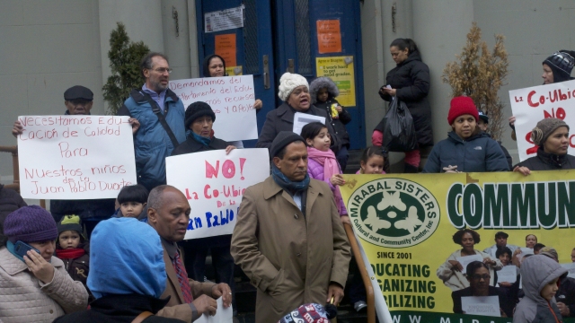 Padres y activistas rechazan una propuesta de coubicación del Departamento de Educación (DOE).
