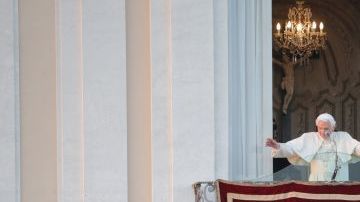 Benedicto XVI precisó que hasta las ocho de la tarde sigue siendo el Papa.