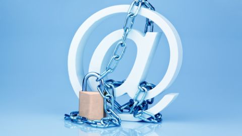 Algunos de los mensajes del spyware contenían imágenes tomadas en secreto por las cámaras de las computadoras rentadas y otro tipo de material delicado.