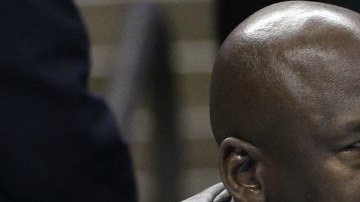 Michael Jordan es acusado de no reconocer la paternidad de un supuesto hijo.