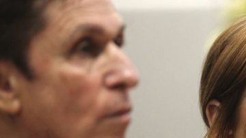 Lindsay Lohan junto a su abogado, Mark Helleren una audiencia.